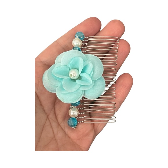 Accessories - Elegant Silver Beaded Hair Comb with Aqua Flower 3.0”